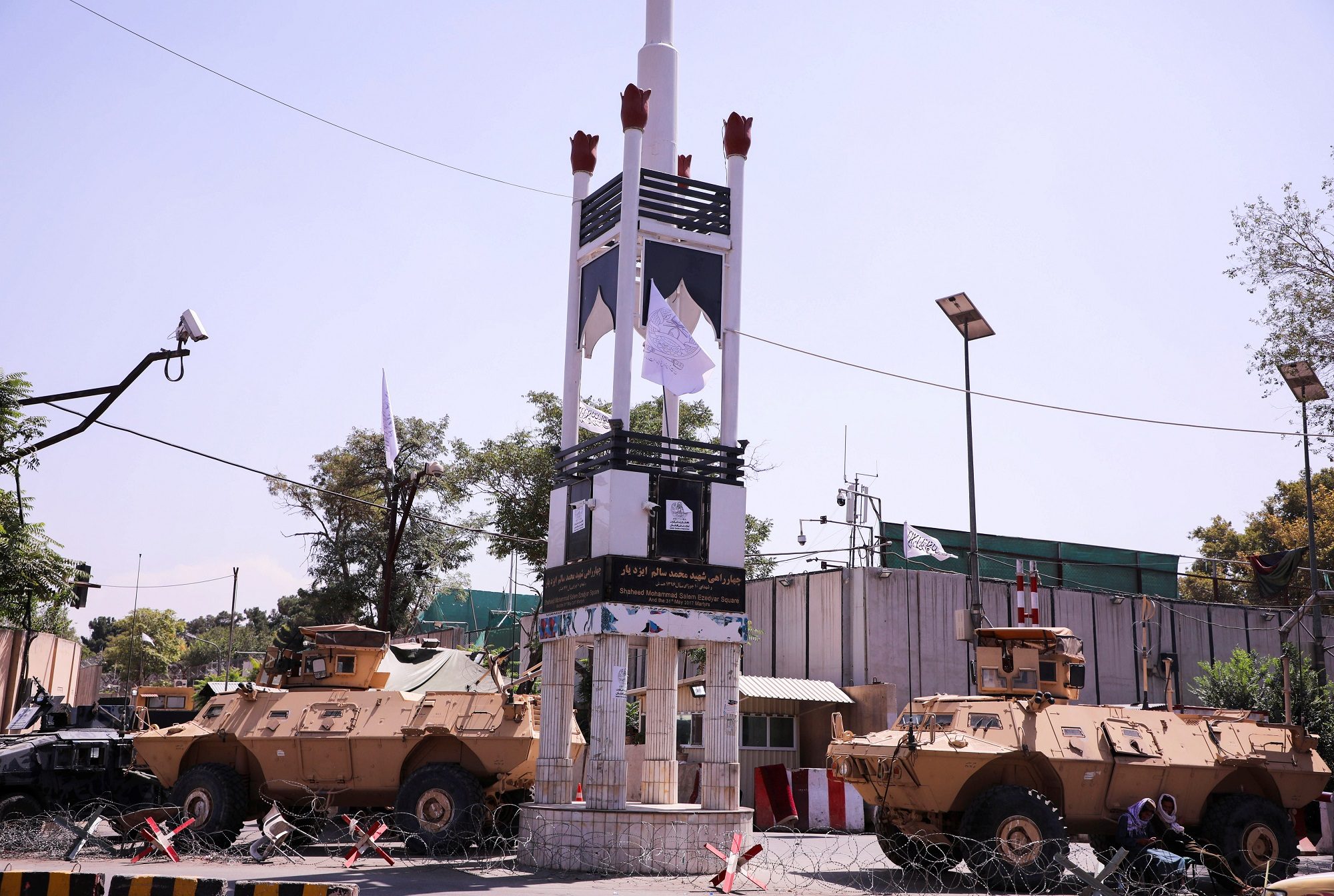 أسلحة أمريكية في يد طهران.. صور تكشف عن وصول معدات عسكرية تركتها واشنطن بأفغانستان إلى إيران