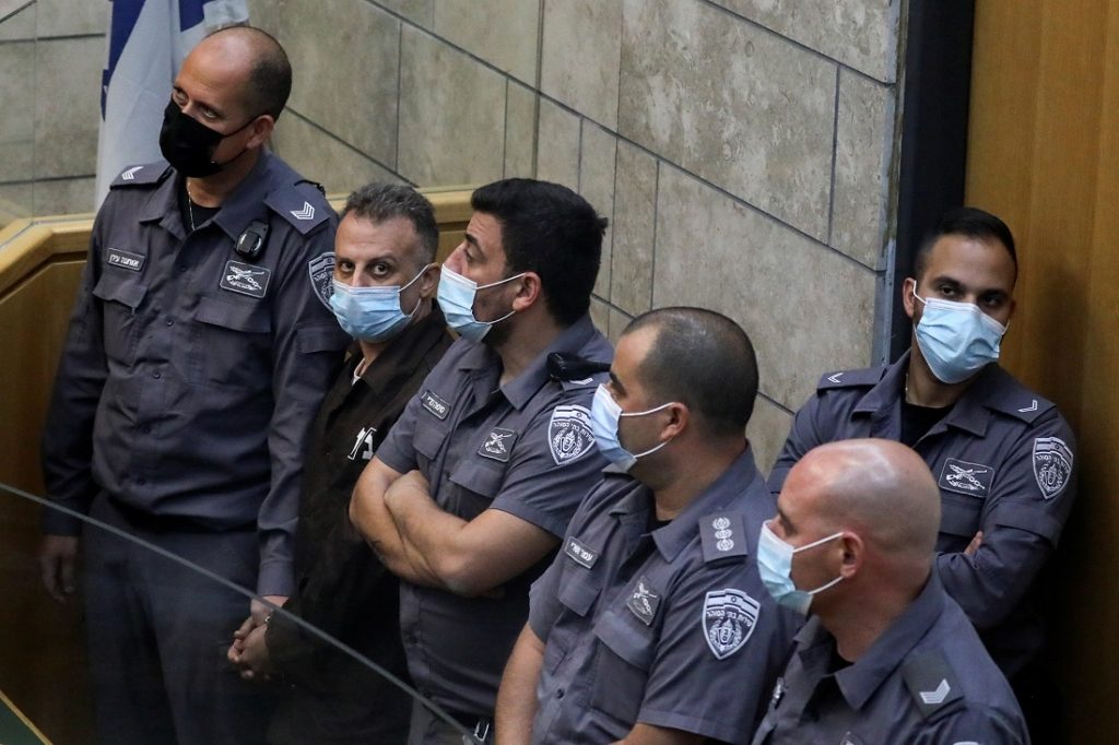 سجن جلبوع نفق الحرية تمديد احتجاز أسرى فلسطينيين