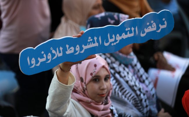 ينسف قضية اللاجئين الفلسطينيين.. ما هي مخاطر اتفاق الإطار بين أمريكا والأونروا؟