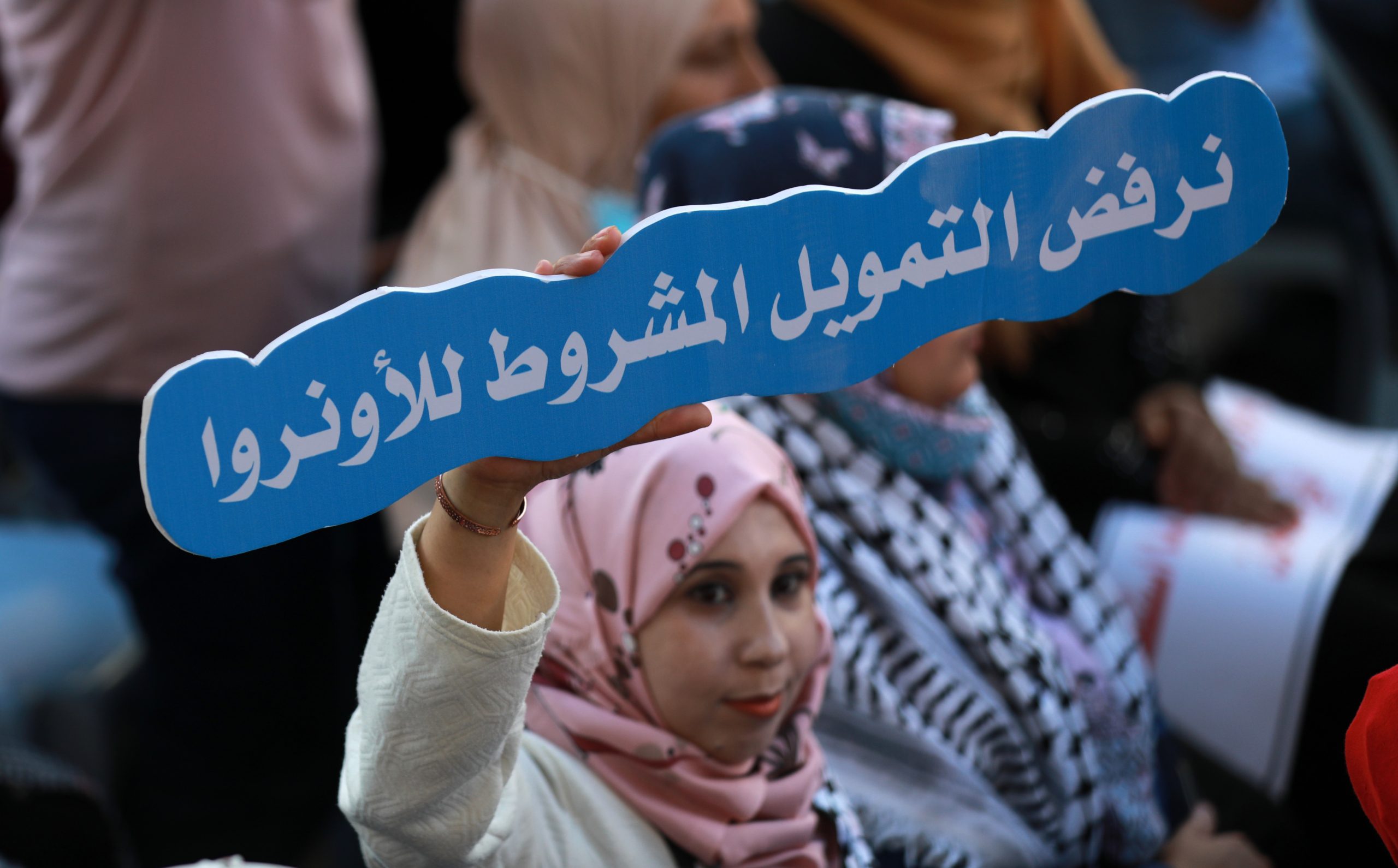 ينسف قضية اللاجئين الفلسطينيين.. ما هي مخاطر اتفاق الإطار بين أمريكا والأونروا؟