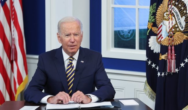 بايدن يقرِّر حظر رئيس دولة وأعضاء حكومته من دخول أمريكا بسبب “قمع الشعب والمتظاهرين”