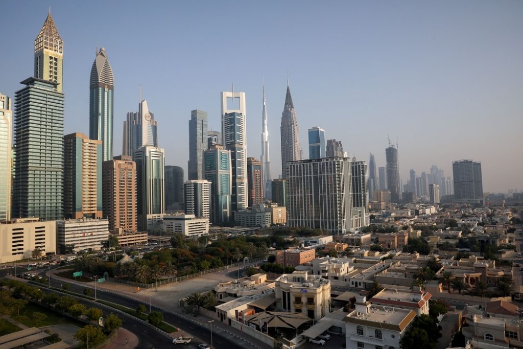 لحريق ضخم بدبي يلتهم عشرات المركبا