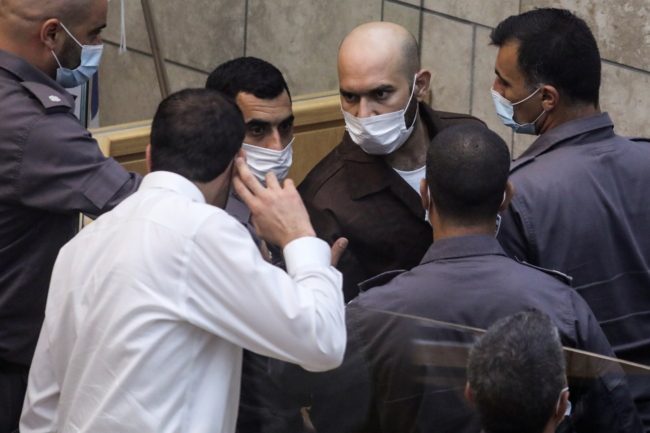 الانتقال من المخيم للمدينة قبل ساعات من الاقتحام، وتسريب الخبر مسبقاً للإعلام.. تساؤلات حول الاعتقال “الهادئ” للأسيرين