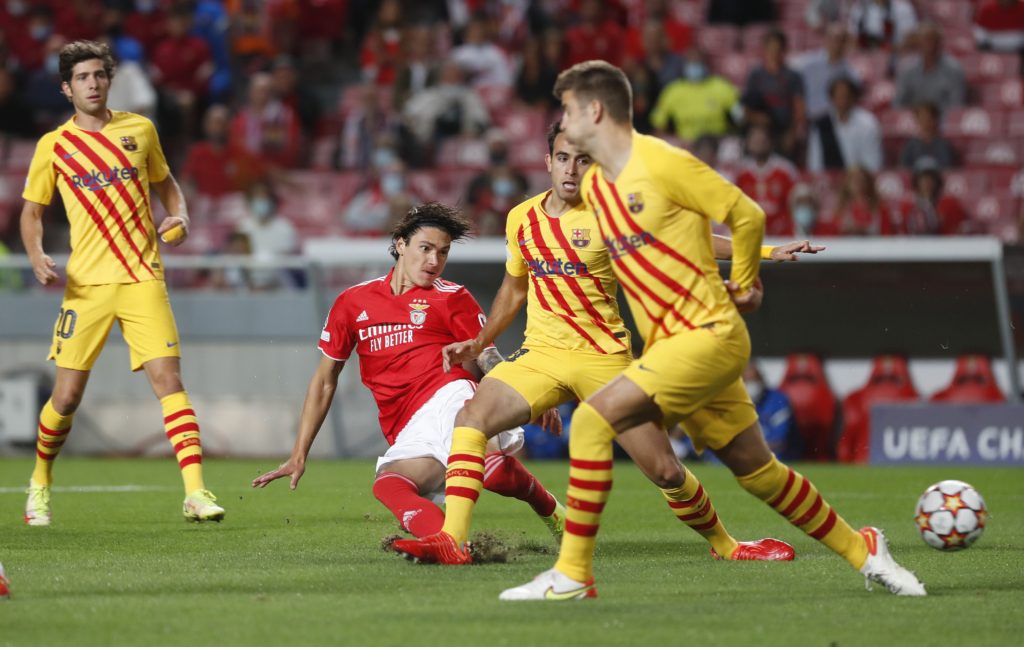 برشلونة يسقط أمام بنفيكا (رويترز)