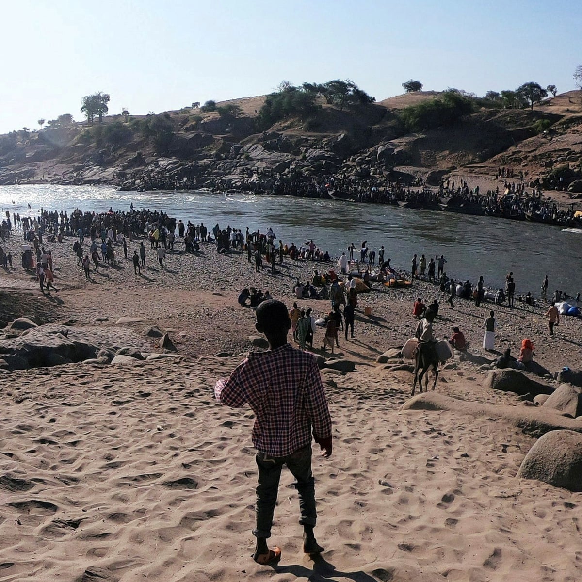 الماء والأرض وتهريب السلاح.. ما وراء تصاعد التوترات الحدودية بين السودان وإثيوبيا؟