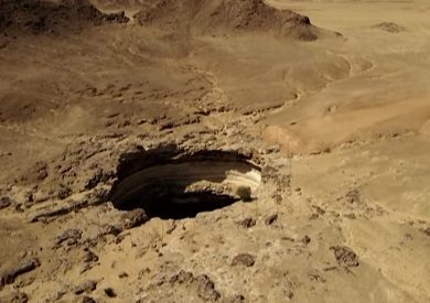 فريق علمي يفك طلاسم بئر “قعر جهنم” و”سجن الجن” في اليمن.. عمقها 112م وعرضها 30 متراً