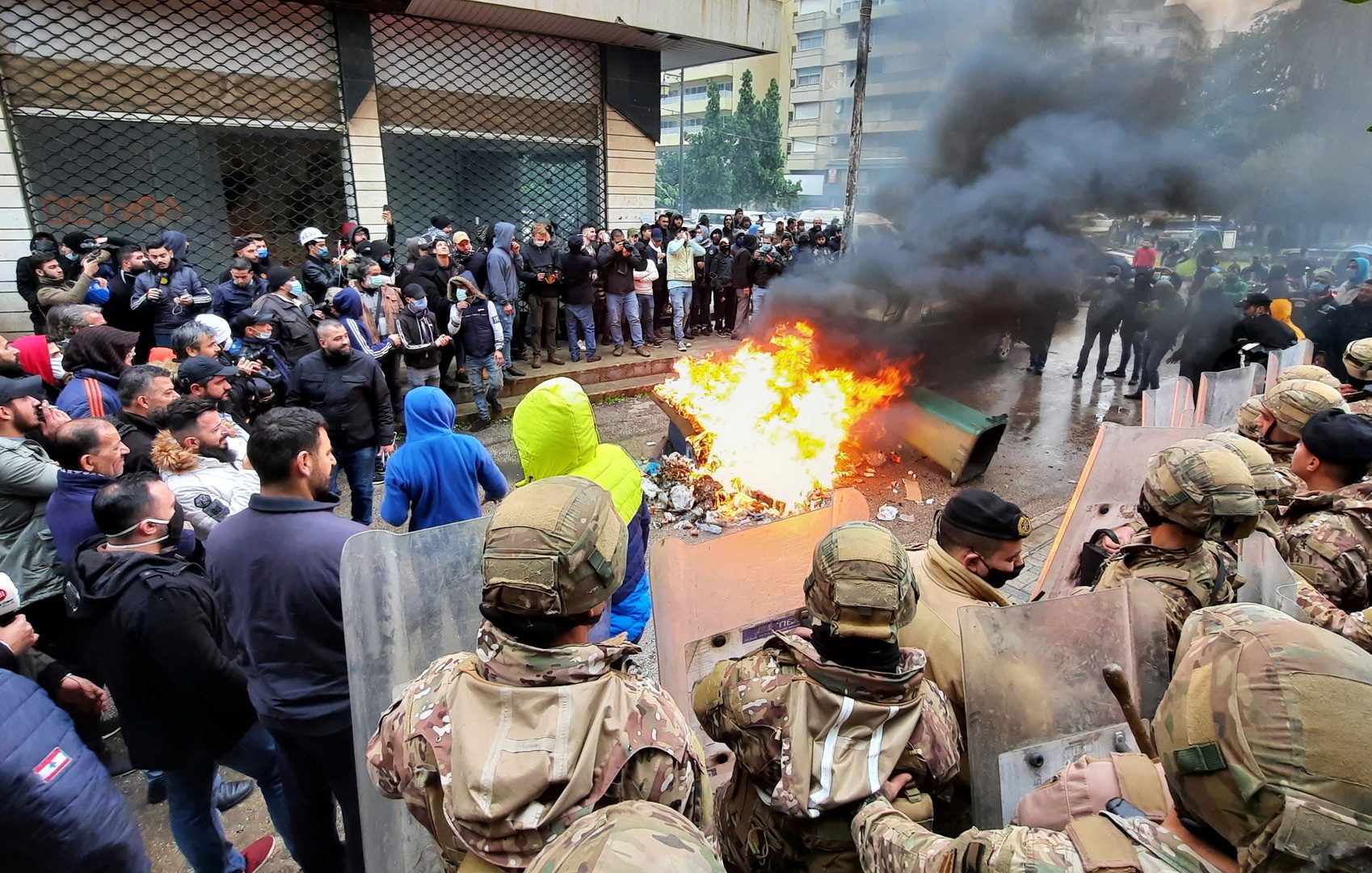 طرابلس اللبنانية.. أكثر مدن ساحل المتوسط فقراً تعاني من الفوضى المعيشية والاضطرابات الأمنية