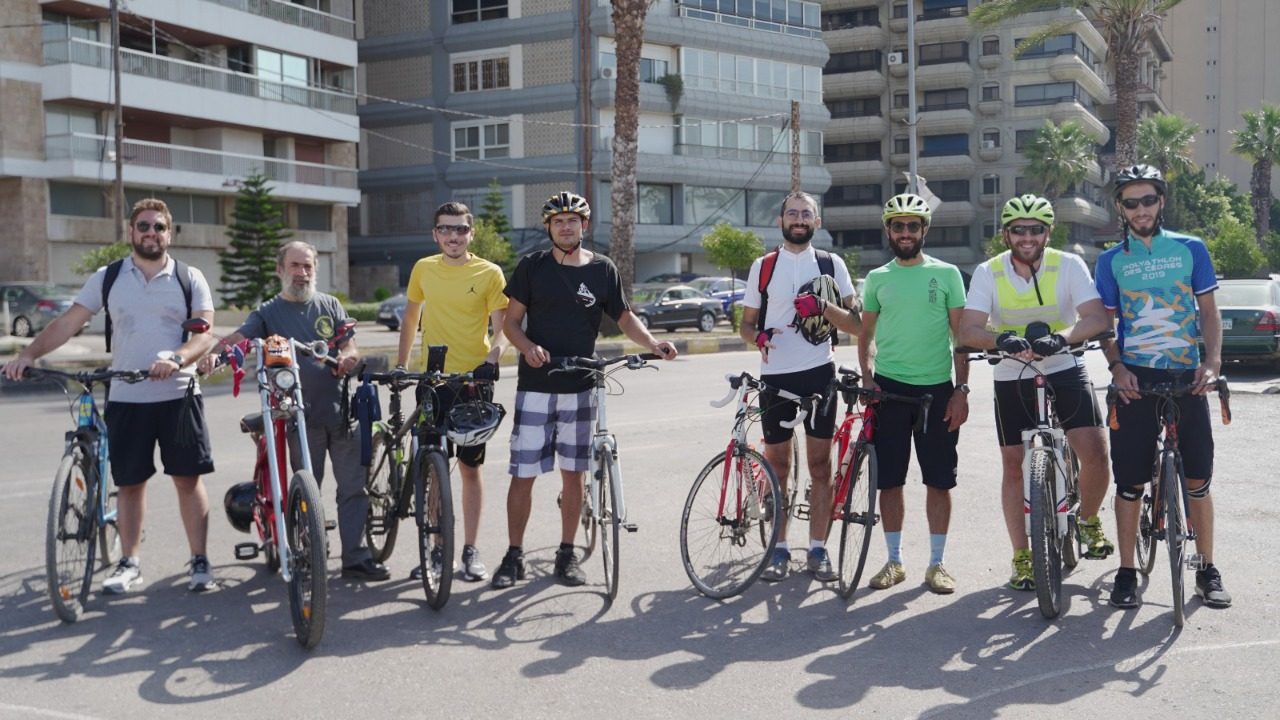 “لن أنتظر 10 ساعات أمام محطة الوقود”.. الدراجات سلاح اللبنانيين في وجه “مهزلة” أسعار المحروقات