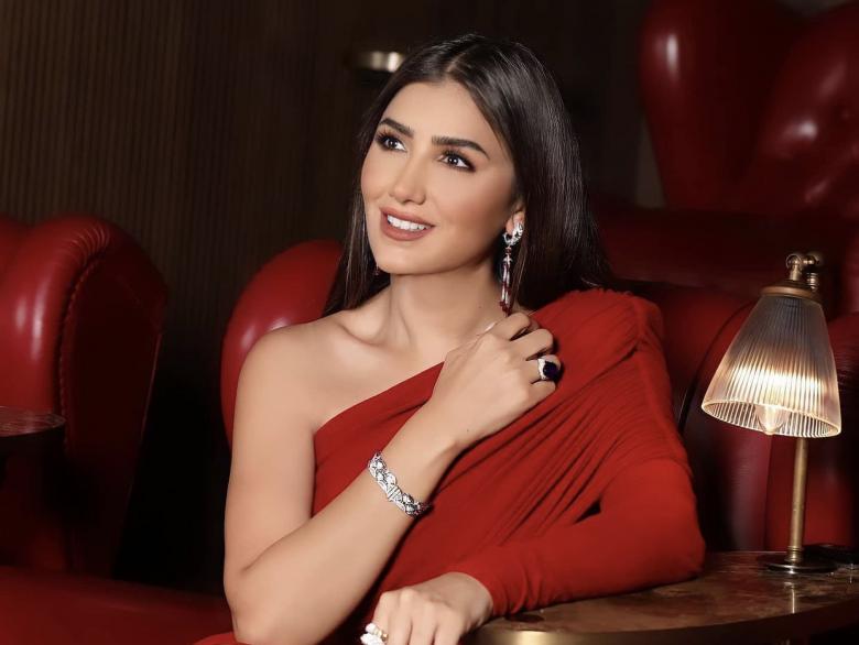 اتهمتها بالحقد والغيرة والنفاق.. ما حقيقة الخلاف بين مي عمر ونجلاء بدر؟