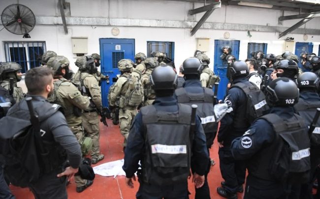 إسرائيل تواصل التنكيل بالأسيرات الفلسطينيات.. وحماس: الانتهاكات تجاوزت كل “الخطوط الحمراء”