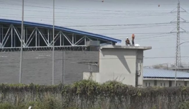قطع رؤوس وقتل بأدوات حادة.. مذبحة في سجن بالإكوادور بسبب صراع عصابتين على الزعامة (فيديو)