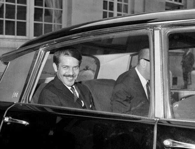 فارق بوتفليقة الحياة.. لكن نظامه لا يزال قائماً والجزائريون أكثر إحباطاً من اليوم الذي خرجوا فيه للإطاحة به