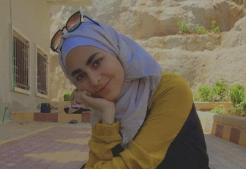 نشرت أدعية قبل موتها بلحظات.. وفاة طالبة في قصف روسي على إدلب يصدم أصدقاءها الذين نعوها بتأثر