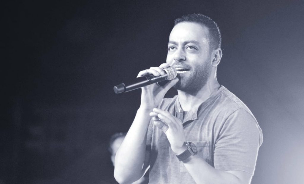 تويتر/ تامر عاشور حزين في أغانيه وهذا هو السبب