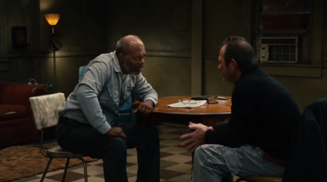 حوارٌ فلسفيٌّ عميق بين الإيمان والعدمية.. كيف غيّر فيلم “The sunset limited” نظرتي للحياة!