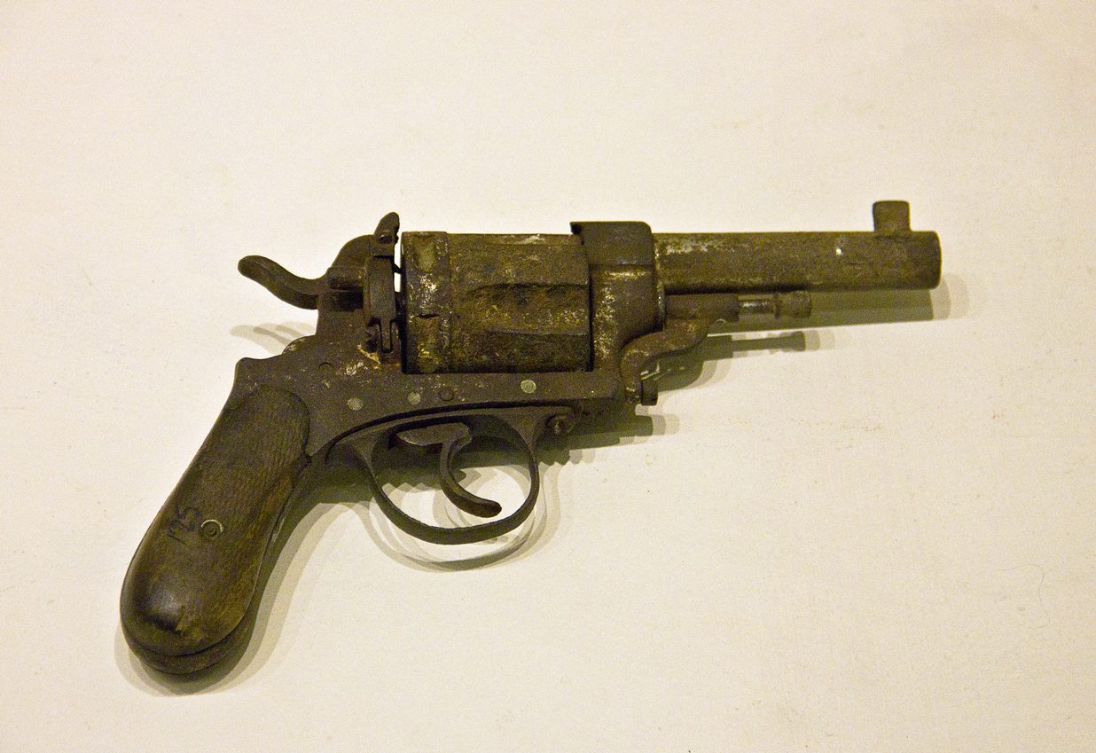 iStock/ مسدس كولت 45