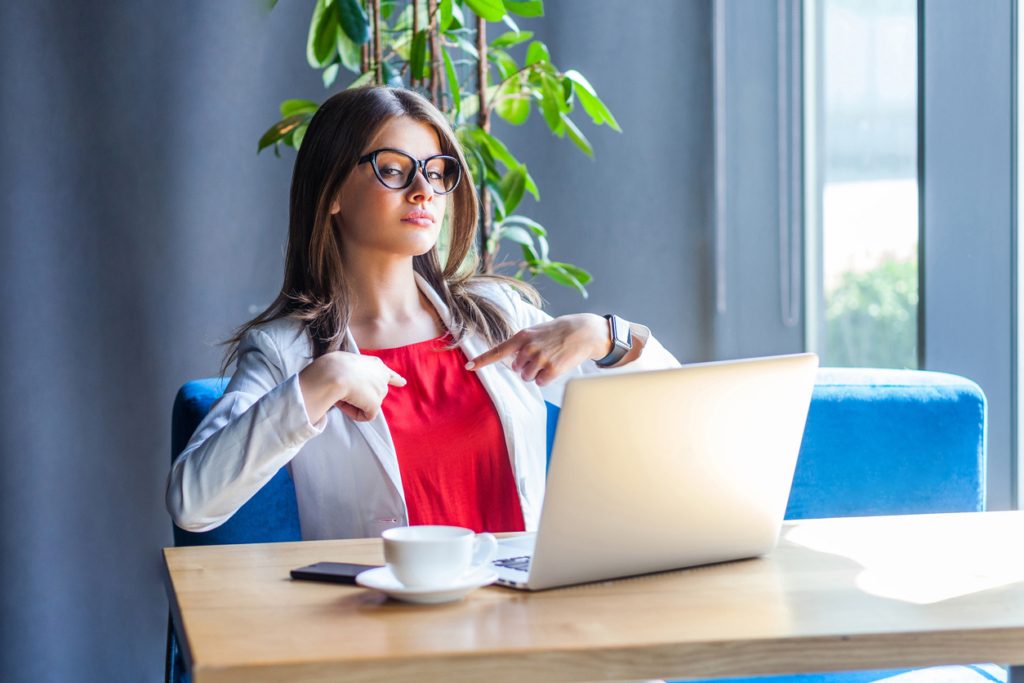 طرق التعامل مع الشخص النرجسي في العمل - iStock