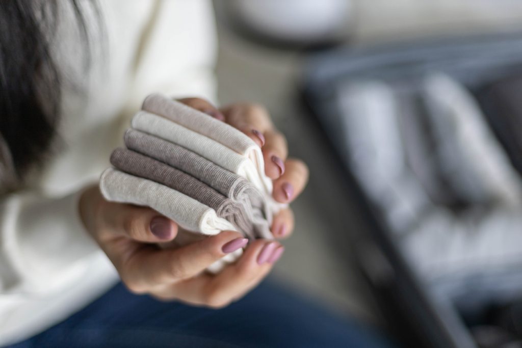 iStock/ ترتيب الملابس في الدولاب على طريقة كونماري