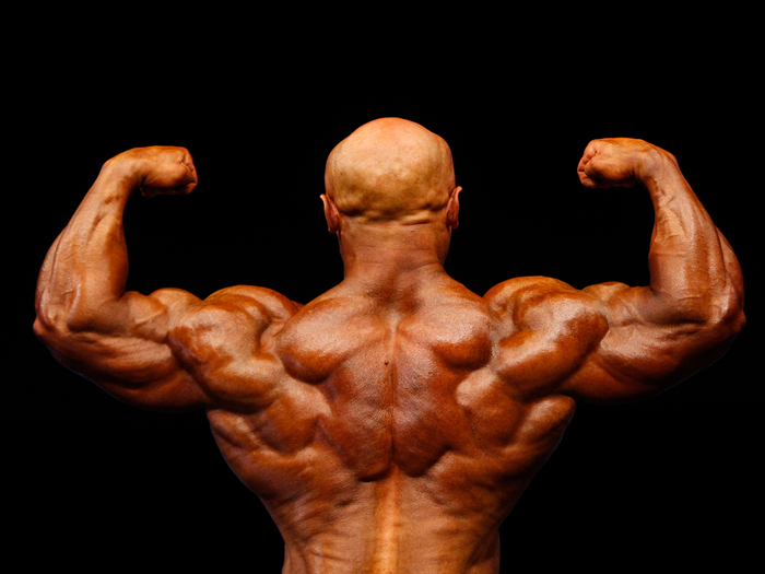 إذا كنت من محبي البروتين الصناعي فتريّث قليلاً.. فهناك ثمن باهظ قد تدفعه للحصول على عضلات منتفخة