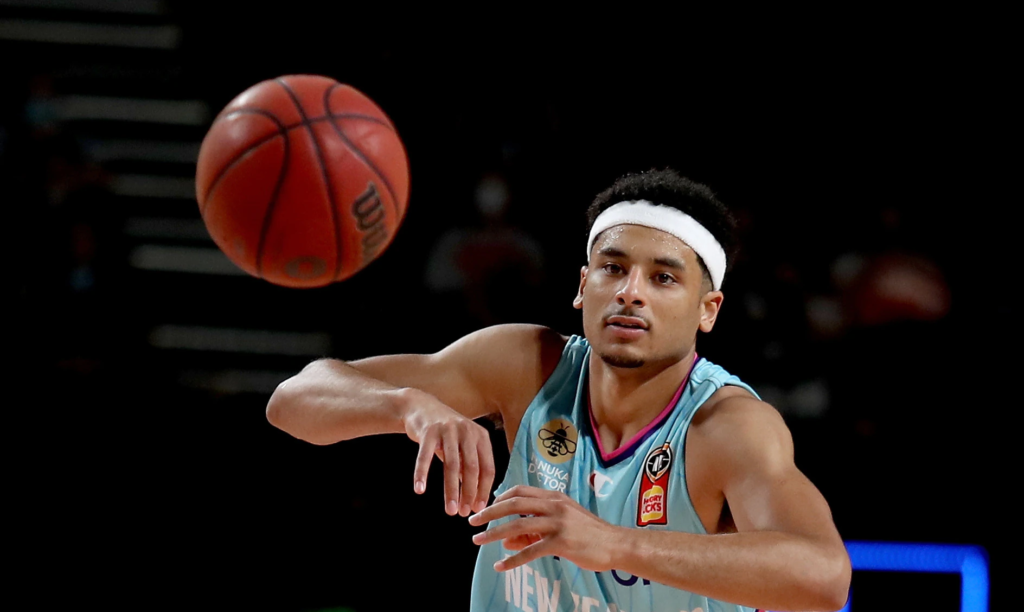 تاي ويبستر رفض الحصول على تطعيم كورونا (رويترز)