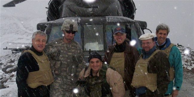 أمريكا تُجلي مترجماً أفغانياً بعد انتهاء عملياتها.. أنقذ حياة بايدن عام 2008 حينما علق بعاصفة ثلجية