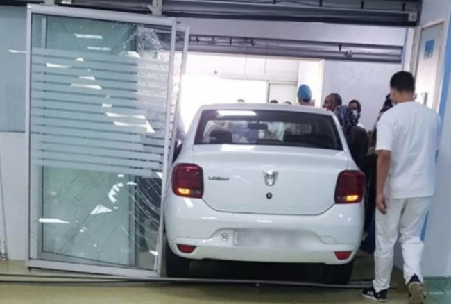 رجل غاضب يقتحم مستشفى “الشيخ زايد” في المغرب بسيارته.. صحيفة: يحمل جنسية أوروبية (فيديو)