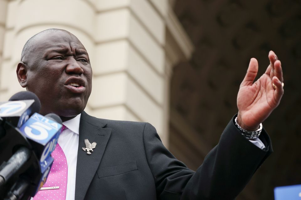 عائلة أمريكية تقاضي شركة استغلت أنسجة جدتهم المتوفاة في أبحاث علمية.. طالبوها بدفع مليارات الدولارات (صور)