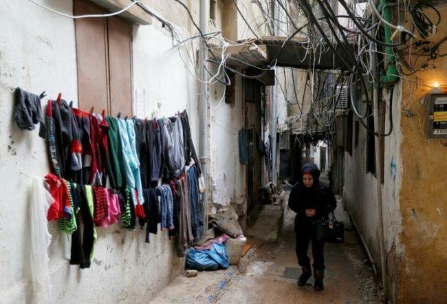 انفجار “ضخم” بمخيم للاجئين الفلسطينيين في لبنان.. مستودع أسلحة تسبب بالحادث، وأنباء عن إصابات (فيديو)