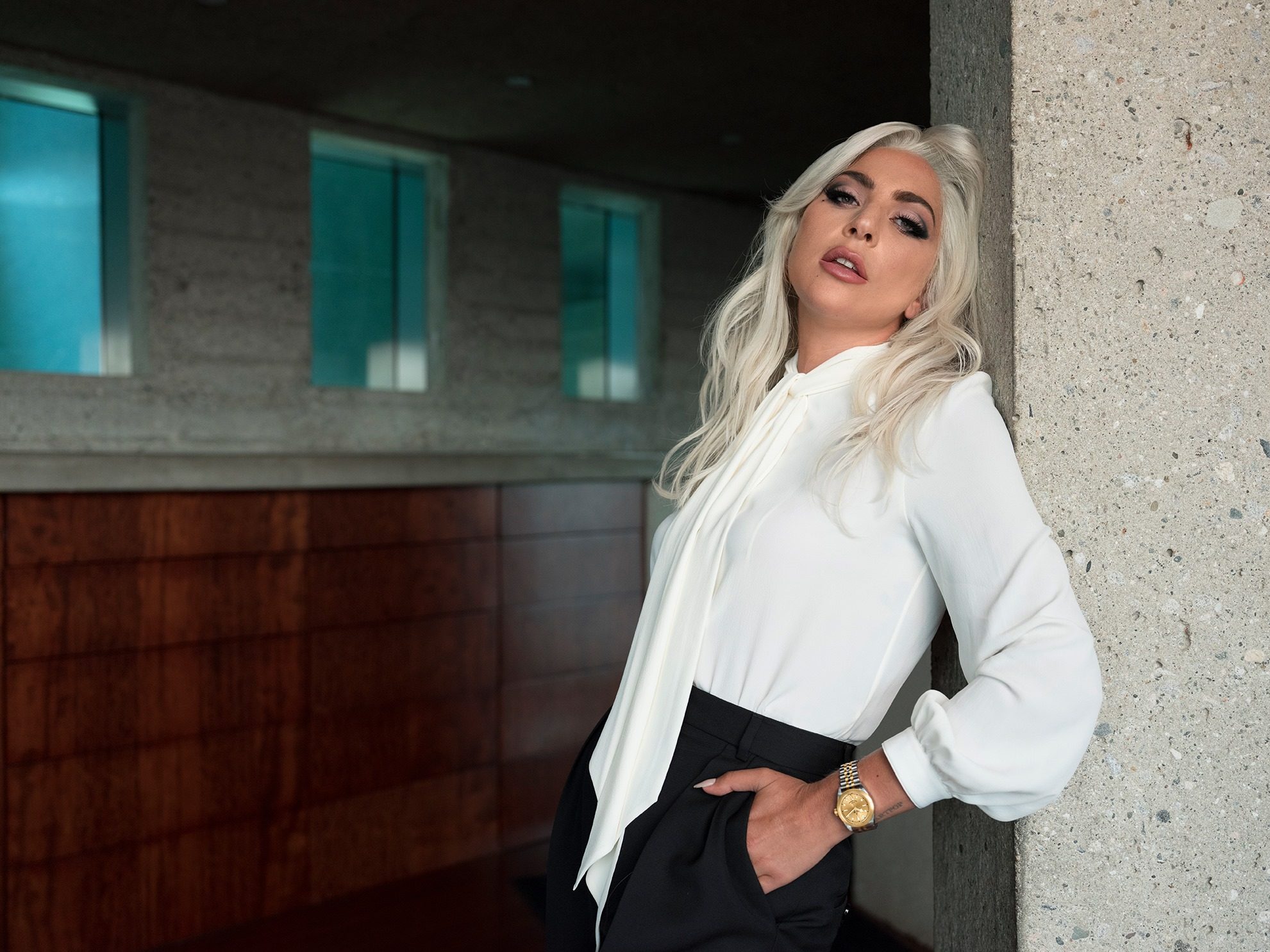 Social Media/ ليدي غاغا تغني مع طفلة على المسرح