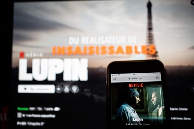 لص يستوحي سرقة كنيسة من شخصية بمسلسل عرضته نتفلكس! ورّط نفسه وانهار باكياً بين يدي الشرطة