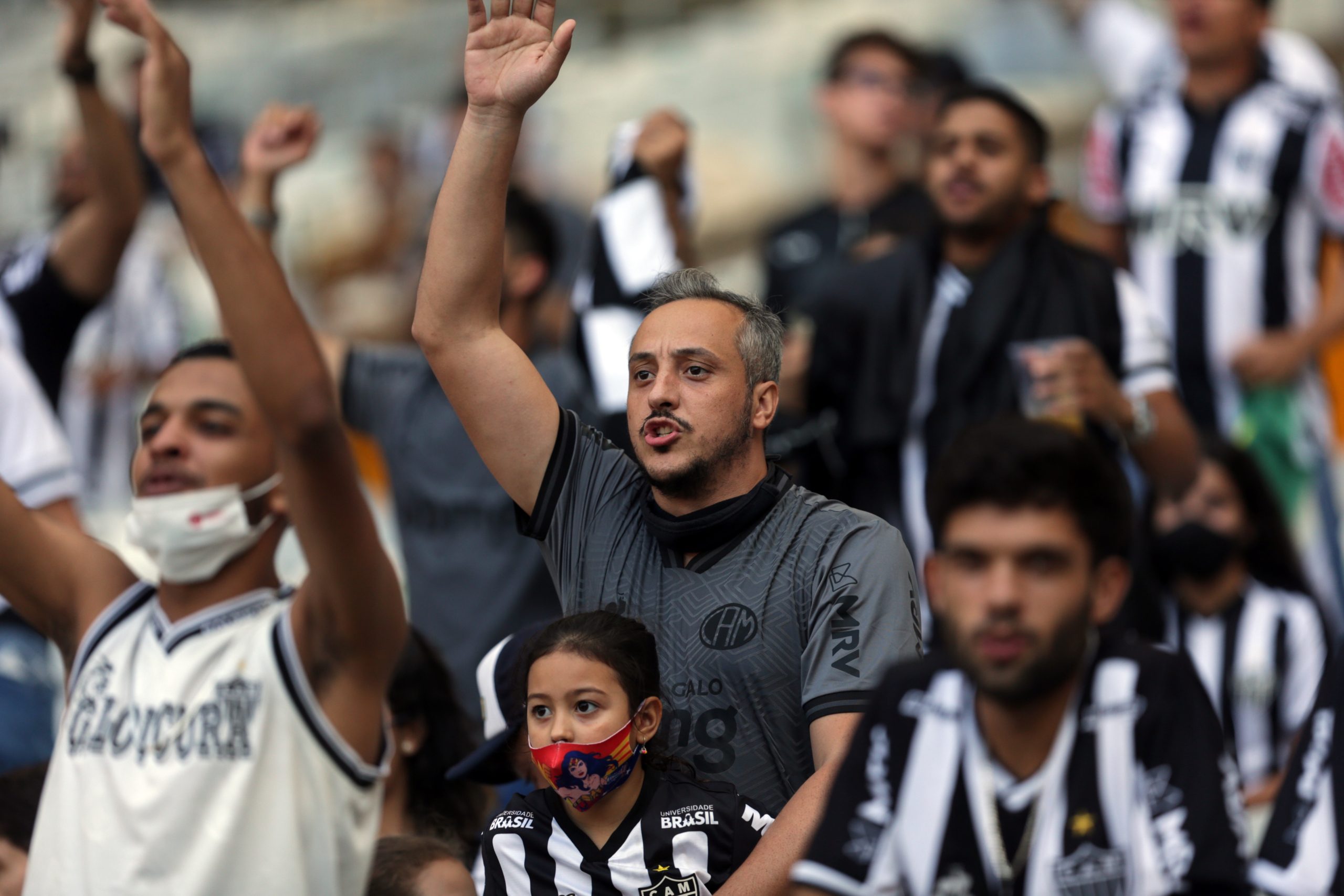 الدوري البرازيلي يشهد باستمرار حوادث عنف (رويترز)