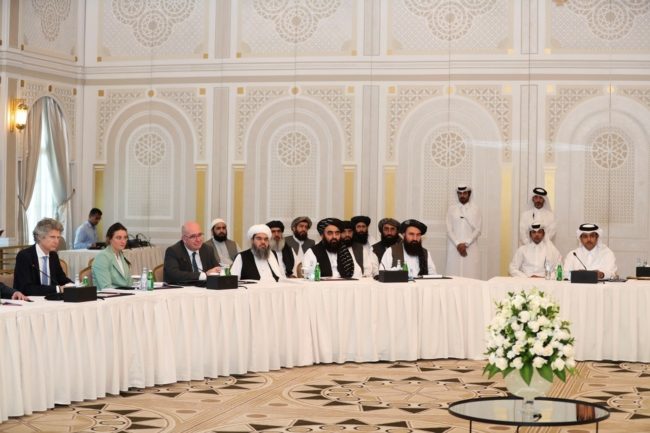 بين تودد الصين وتعنُّت أمريكا.. هل تخرج طالبان من عزلتها الدولية؟