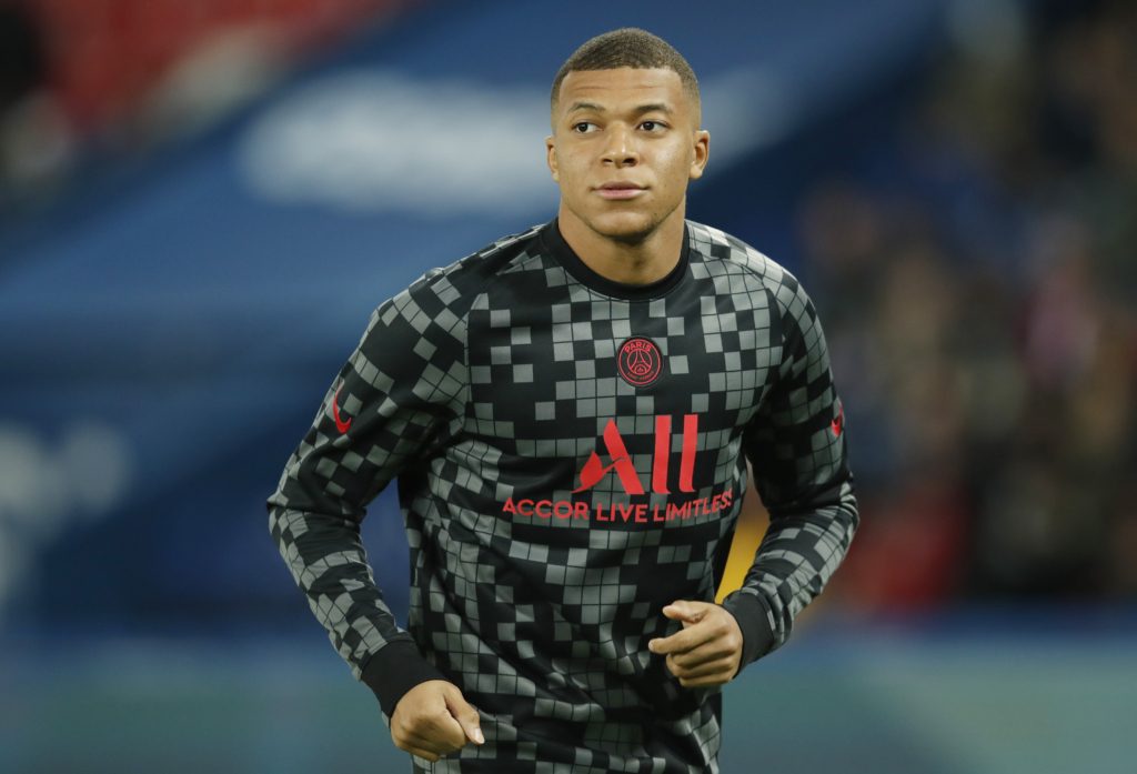 مبابي حسم الجدل بشأن رحيله في يناير (رويترز)