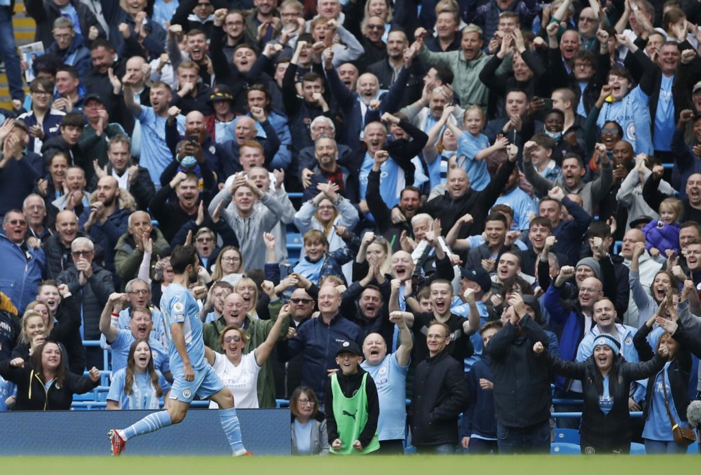 مانشستر سيتي نجح في الحصول على ميداليات للاعبيه القدامى (رويترز)