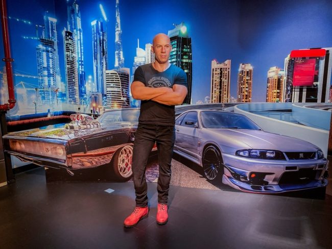 فين ديزل نجم حفل زفاف ابنة الممثل الراحل بول ووكر.. تقمَّص دور العراب وأوصلها لزوجها (فيديو)