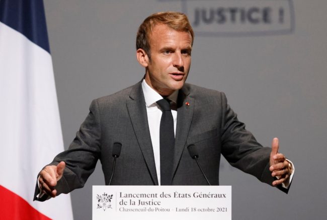 خطوة جديدة من فرنسا قد تفاقم أزمتها مع الجزائر.. برلمانها يناقش مشروع قانون للاعتذار إلى “الحركيين”