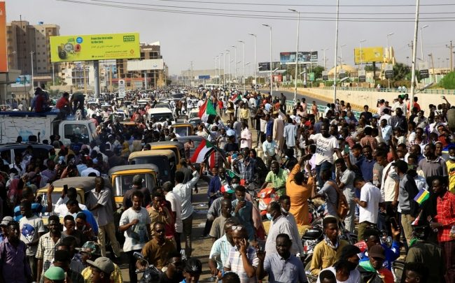 سفراء السودان في 12 دولة يدينون “الانقلاب العسكري”.. أعلنوا دعمهم التام لـ”المقاومة الشعبية”