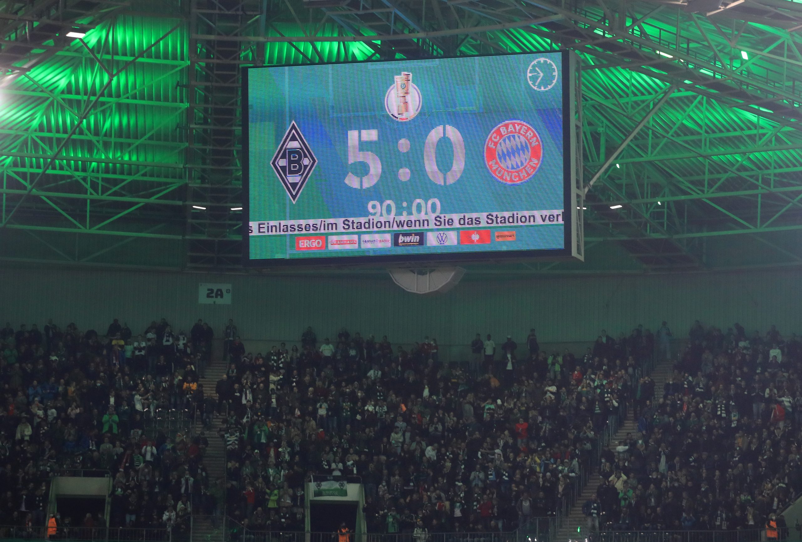 بايرن ميونخ يخسر بنتجة قاسية أمام بروسيا مونشنغلادباخ (رويترز)