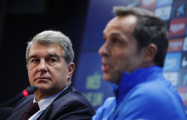 “تأخرنا كثيراً في إقالة كومان”.. رئيس برشلونة يؤكد: تشافي ليس المرشح الوحيد لقيادة الفريق