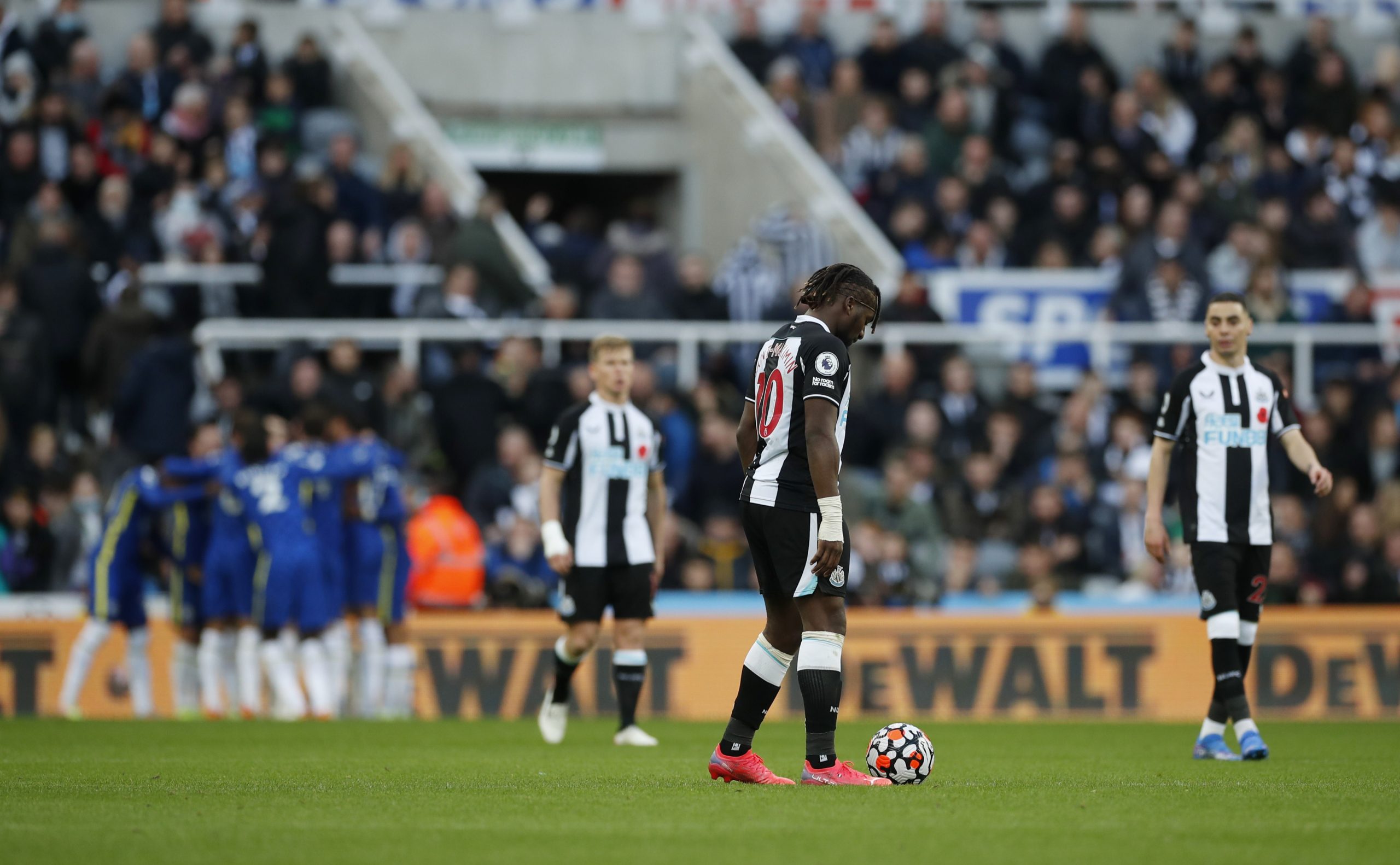 نيوكاسل يحتل المركز قبل الأخير في الدوري الإنجليزي (رويترز)