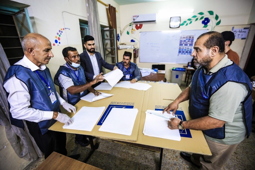 رئيس حكومة تصريف الأعمال مصطفى الكاظمي قال إن العملية جرت بانتظام ونزاهة/ الأناضول