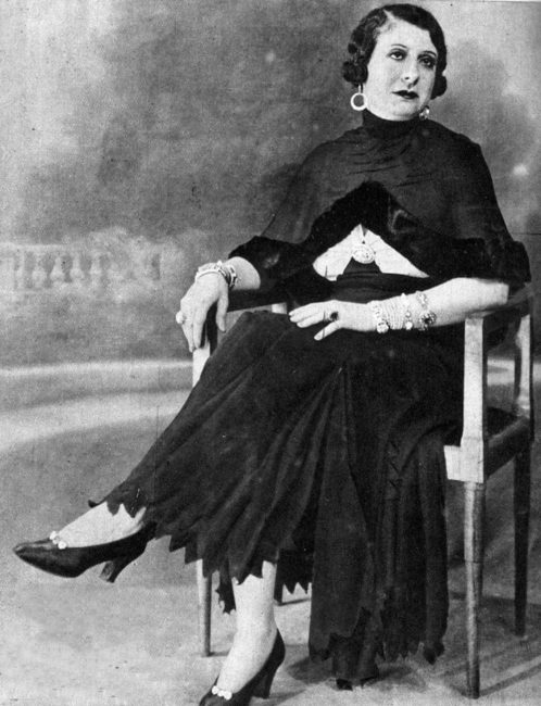 أول مصرية تقف على خشبة المسرح واضطرتها أم كلثوم للاعتزال.. من هي “سلطانة الطرب” منيرة المهدية؟