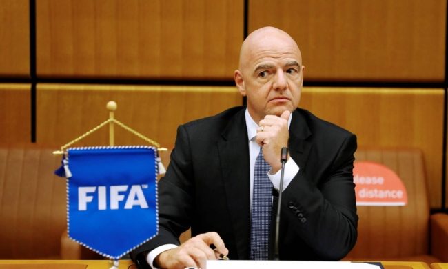 رئيس “الفيفا” يُغضب الفلسطينيين.. شارك بحفل إسرائيلي أقيم على أنقاض مقبرة للمسلمين
