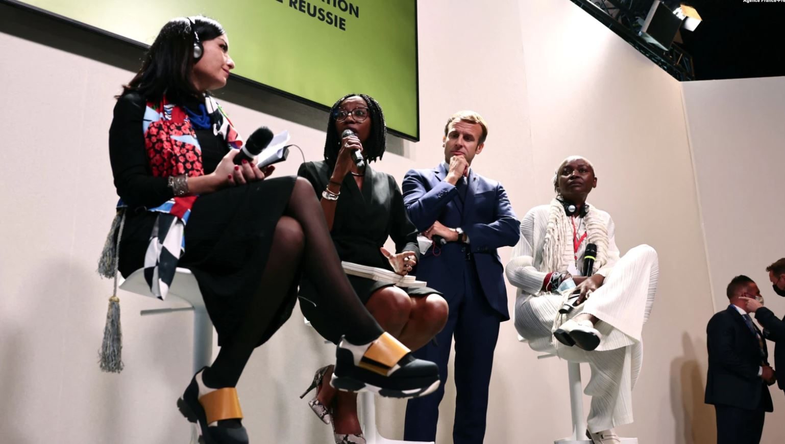 أراد أن يكسب ودّ شباب إفريقيا فانقلبوا عليه.. هل فشلت جميع خطط ماكرون بالقارة السمراء؟