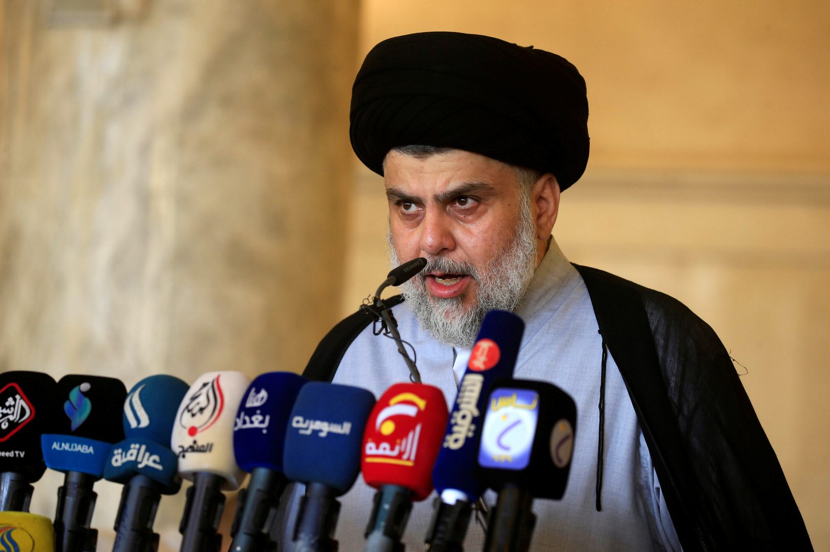 رغم عداوته الطويلة لها.. لماذا قد يكون مقتدى الصدر أفضل خيار لأمريكا بالعراق؟