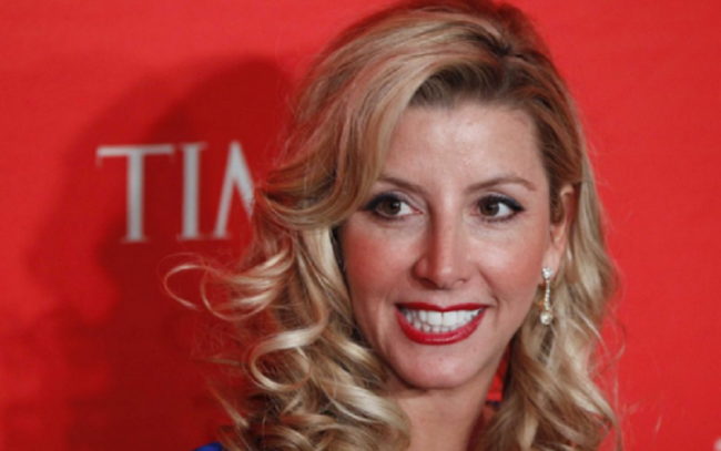 فيديو يحصد ملايين المشاهدات ويثير الدهشة.. هدية خاصة من رئيسة شركة لموظفيها دفعت بعضهم للبكاء