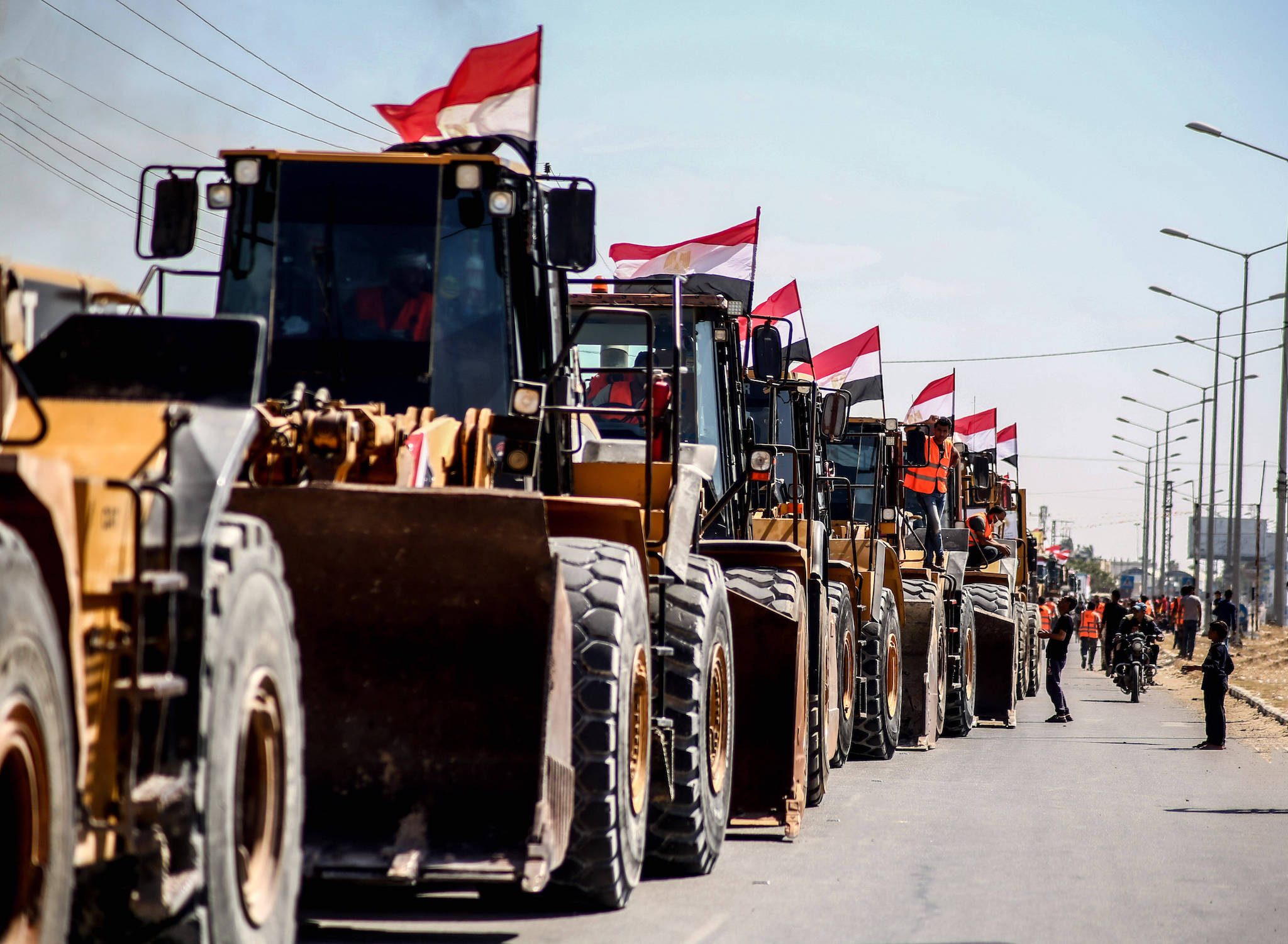 تخفيض وارادات مواد البناء إلى غزة بقرار سيادي مصري