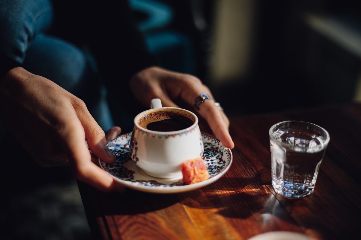 iStock\ شرب القهوة على معدة فارغة 