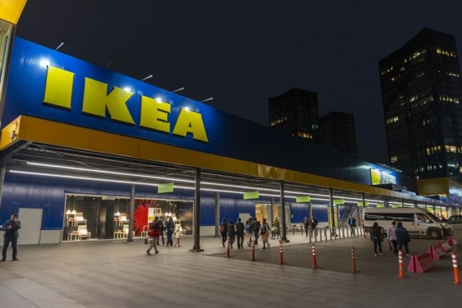 إيكيا تكافئ موظفيها بـ110 ملايين يورو! وصفتهم بـ”الأبطال” وأشادت بعملهم خلال جائحة كورونا