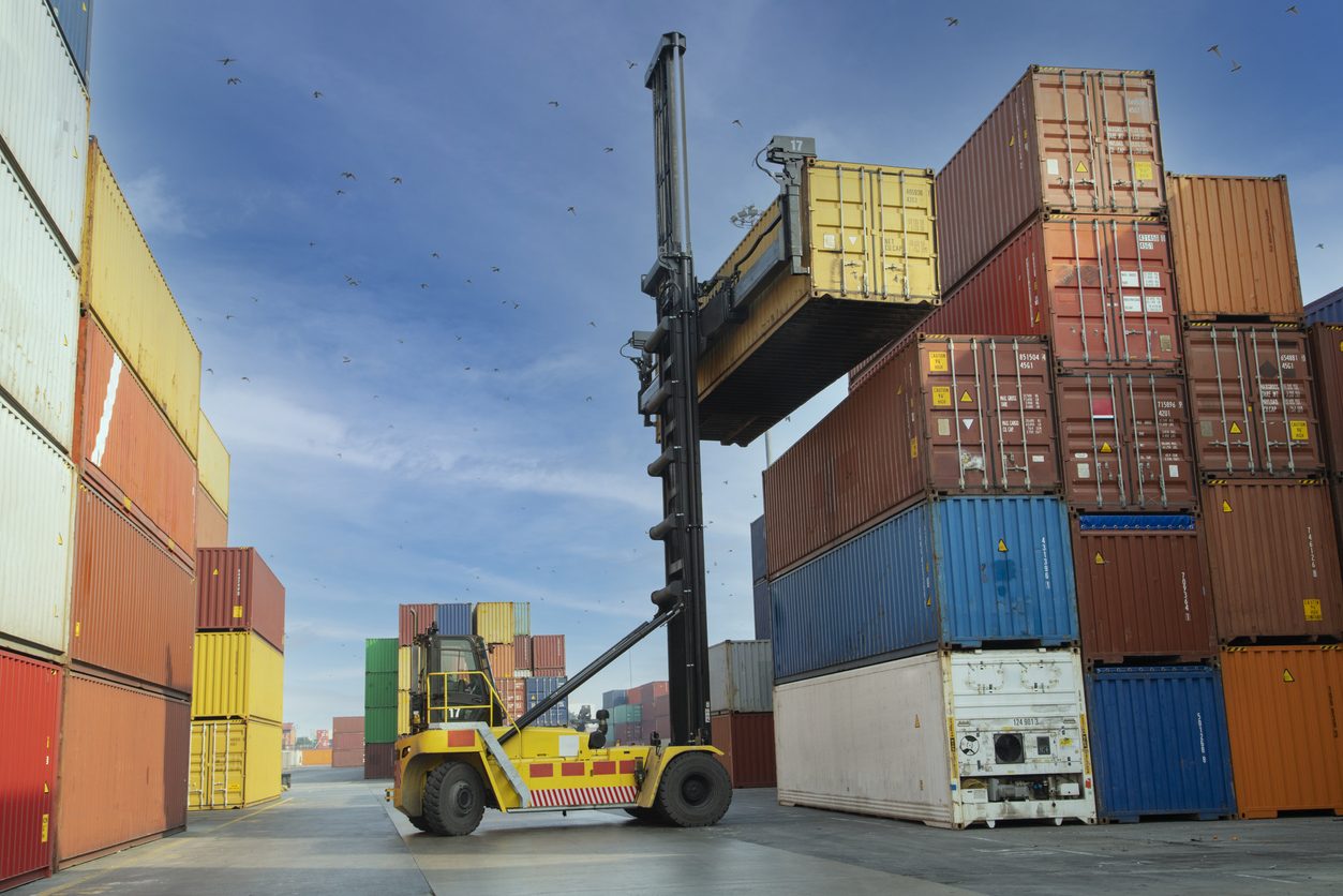 نقص حاويات الشحن لنقل السلع